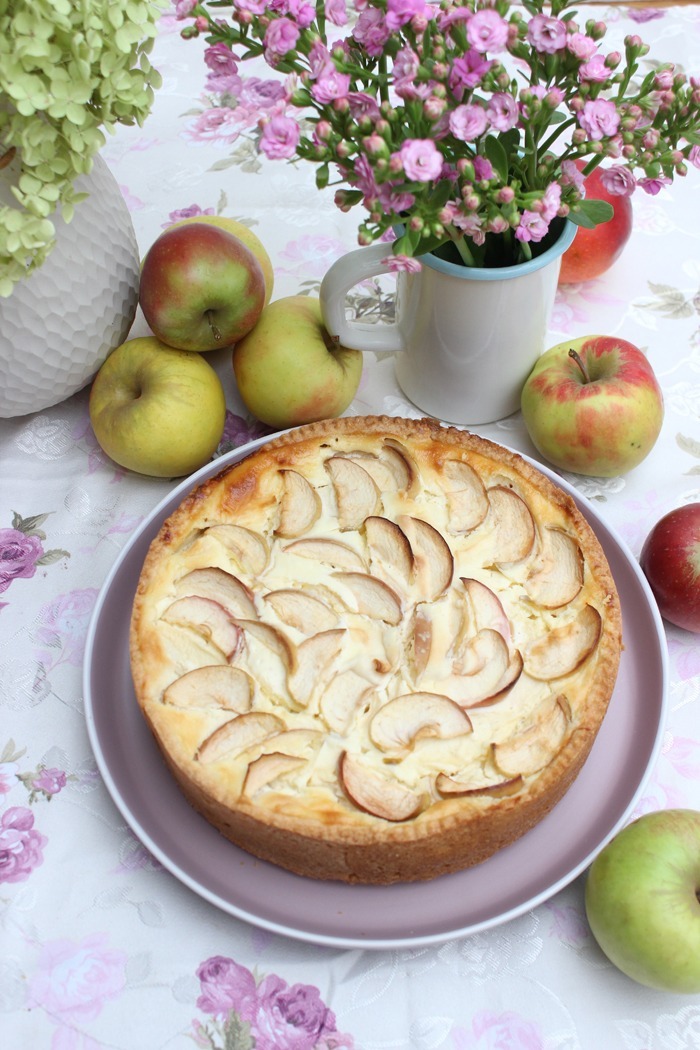 Apfelkuchen mit einer Schmand-Sahne-Creme Rezept