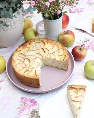 Apfelkuchen mit einer Schmand Sahne Creme Rezept