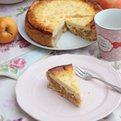 Apfelrahmkuchen mit Mandeln