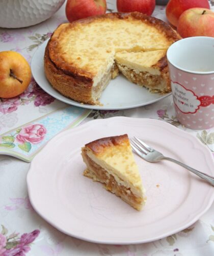 Apfelrahmkuchen mit Mandeln
