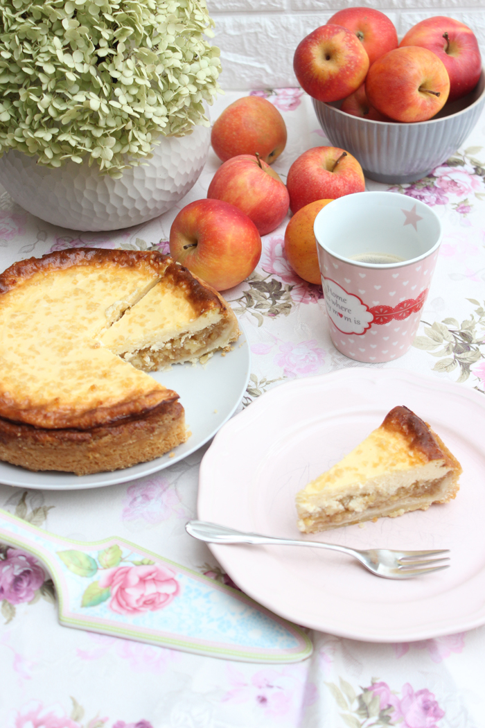 Wunderbar cremiger Apfelrahmkuchen mit Mandeln