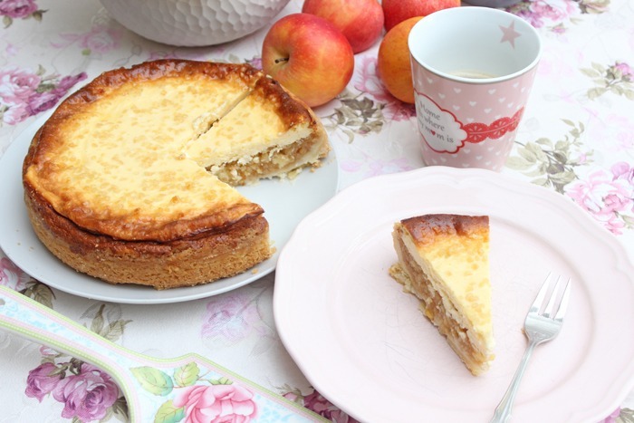 Wunderbar cremiger Apfelrahmkuchen mit Mandeln