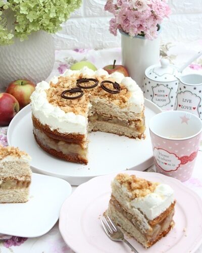 IMG Apfeltorte mit Frischkaese Sahnecreme und Streuseln tl