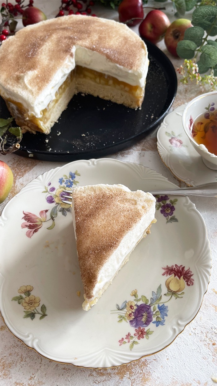 Apfeltorte mit Vanille-Zimt-Sahne Rezept 