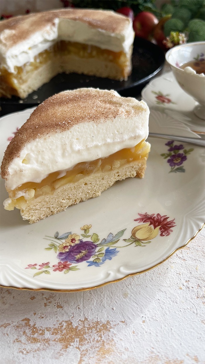 Apfeltorte mit Vanille-Zimt-Sahne Rezept 