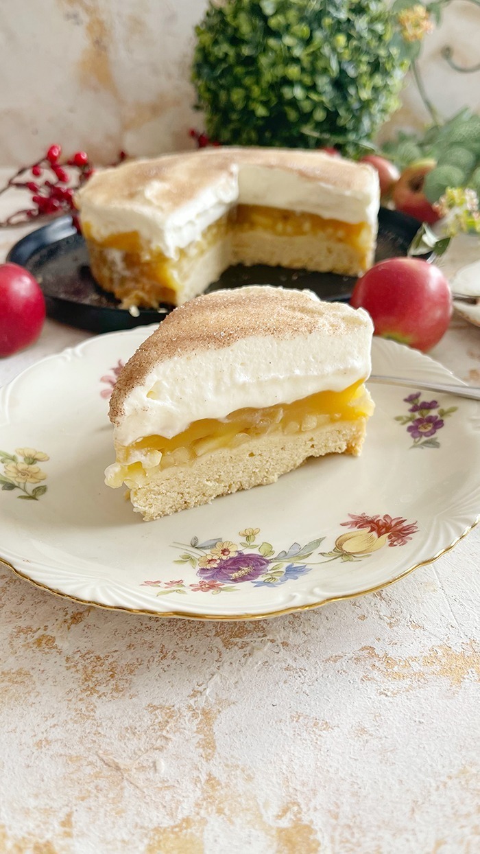 So leckere Apfeltorte mit Vanille-Zimt-Sahne Rezept 1