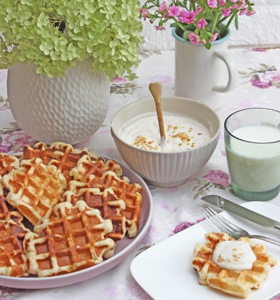 Hausgemachte Apfelwaffeln mit Bananedip mit Berief 5