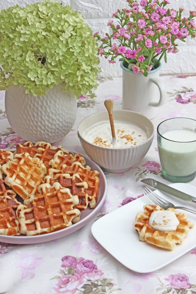 Hausgemachte Apfelwaffeln mit Bananedip mit Berief 3