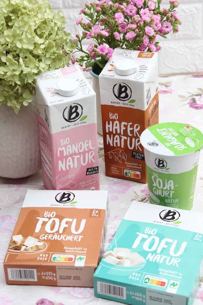 Hausgemachte Apfelwaffeln mit Bananedip mit Berief