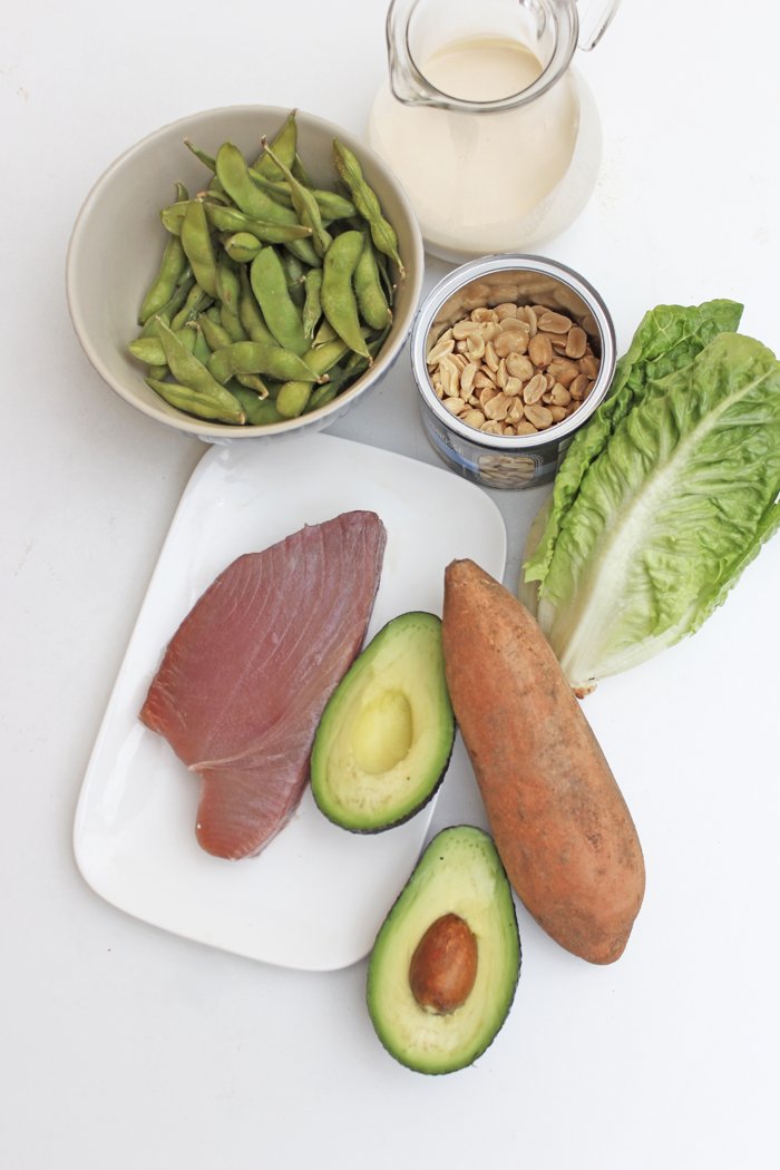 Avocado-Thunfisch-Edamame-Süßkartoffel Bowl 