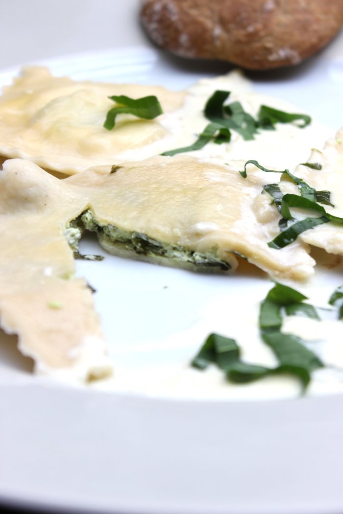 Bärlauch-Ravioli mit Parmesan-Sahne-Sauce Bärlauch-Ravioli mit Parmesan-Sahne-Sauce