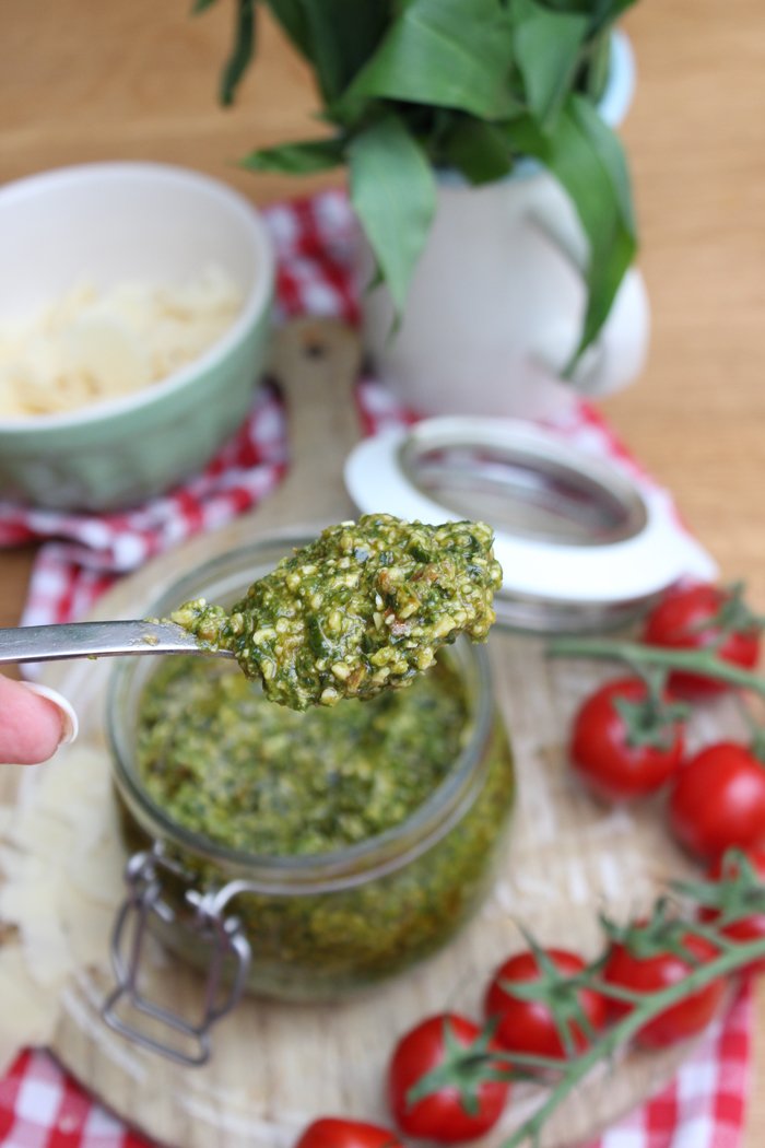 Das beste und leckerste Bärlauch-Tomaten-Pesto Rezept