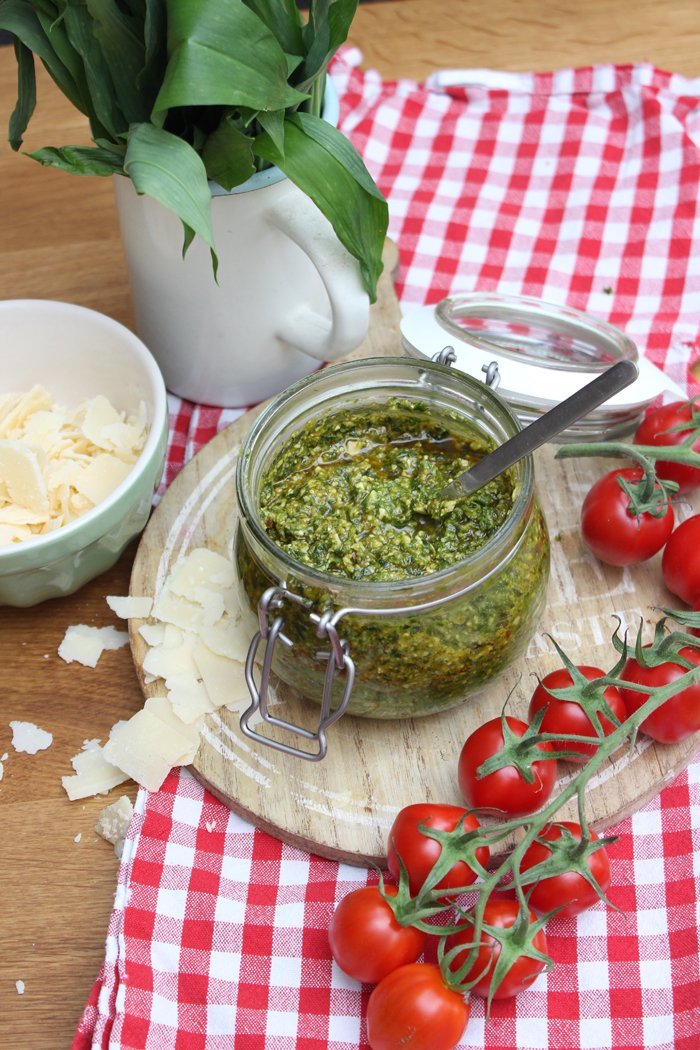 Das beste und leckerste Bärlauch-Tomaten-Pesto Rezept