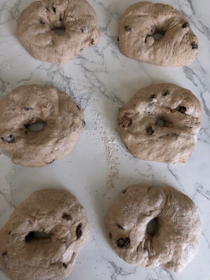 Bagels mit Zimt und Rosinen - Cinnamon-Raisin Bagel