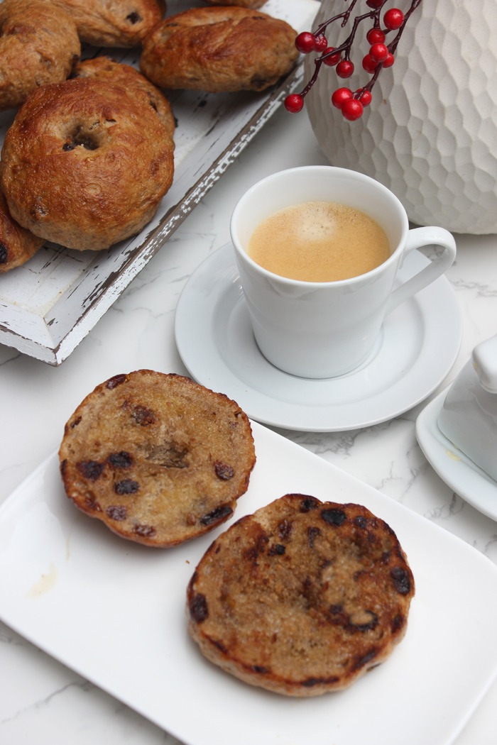 Bagels mit Zimt und Rosinen