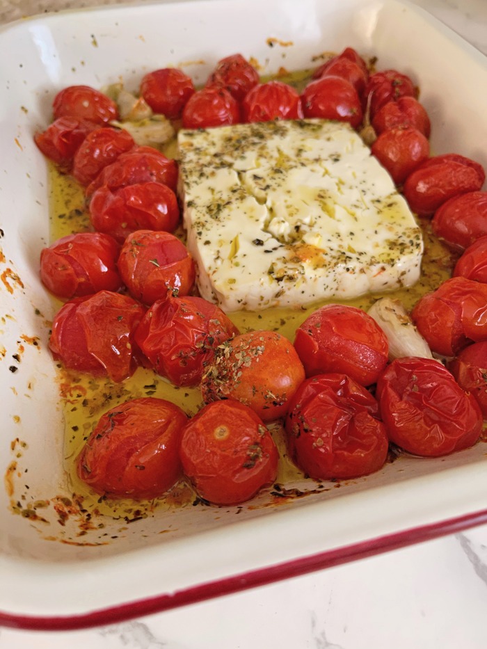 Baked Feta Pasta - nur 3 Zutaten, der TikTok Trend