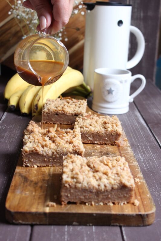 Bananen Streuselkuchen mit Karamellsoße 3