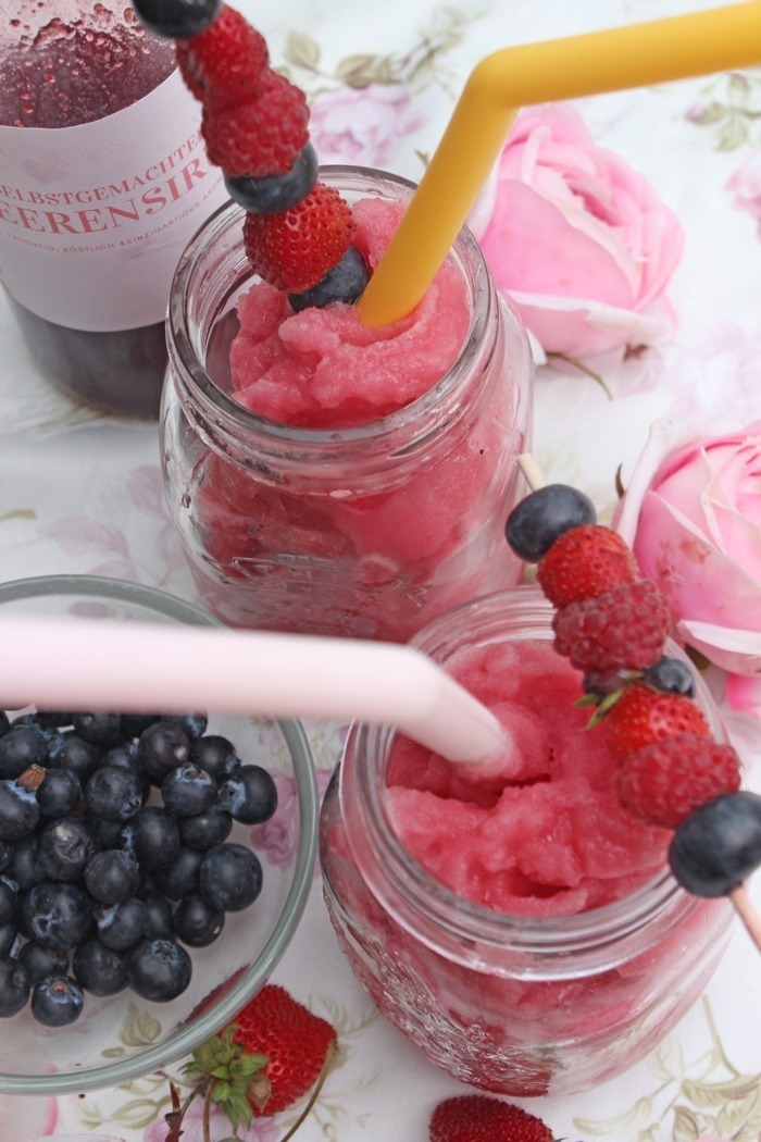 Beeren Slush-Eis selber machen mit und ohne Slush Maschine