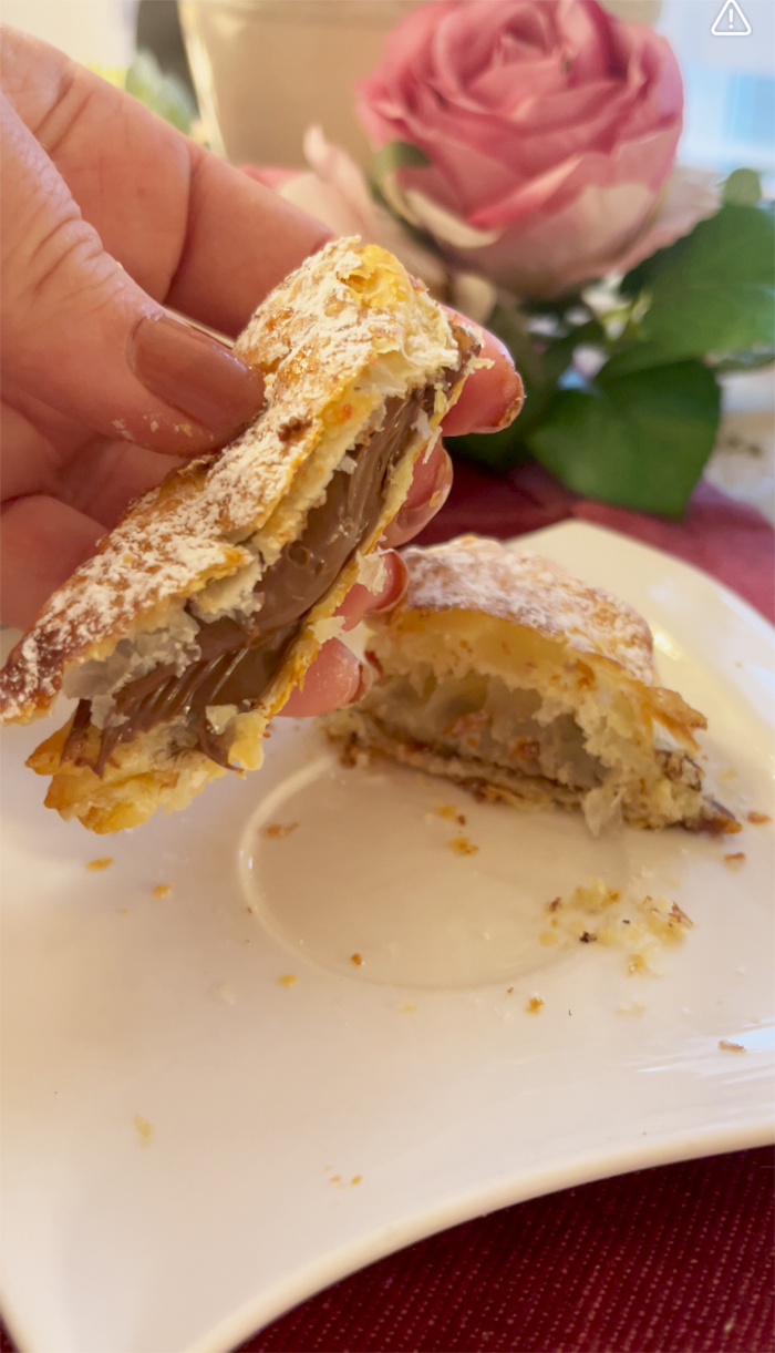 Blätterteig-Herzen mit Nutella und Früchten. Blätterteigrezepte, Valentinstag, Muttertag, Geburtstag, Gebäck