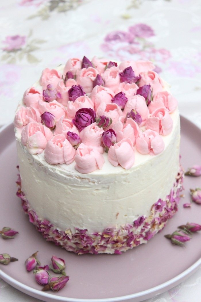 Brombeere-Vanille-Torte mit Rosie Rose 