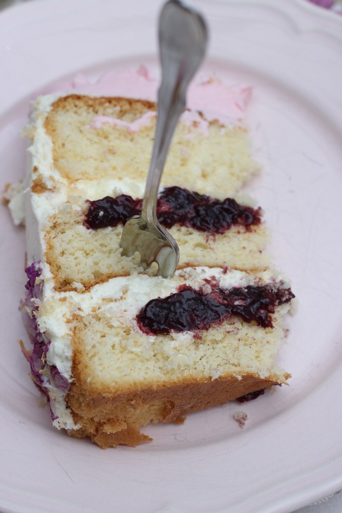 Brombeere-Vanille-Torte mit Rosie Rose 