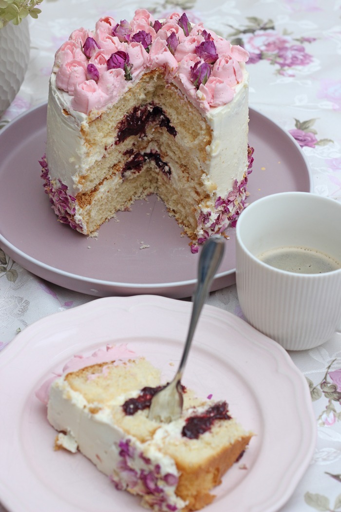 Brombeere-Vanille-Torte mit Rosie Rose 