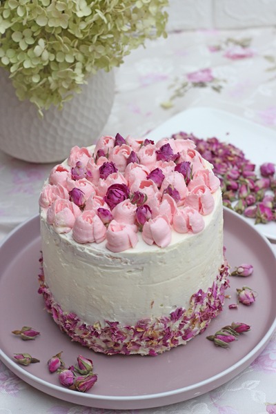 Brombeere-Vanille-Torte mit essbaren Blüten von Rosie Rose 1