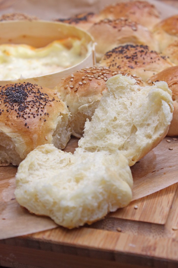 Wahnsinnger Brotkranz mit Ofenkäse - Perfektes Dip-Vergnügen für Silvester 3