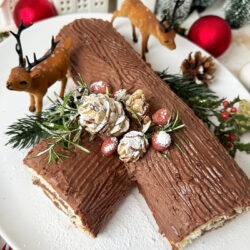 IMG Buche de Noel mit zarter Schokoladen Buttercreme Rezept 06