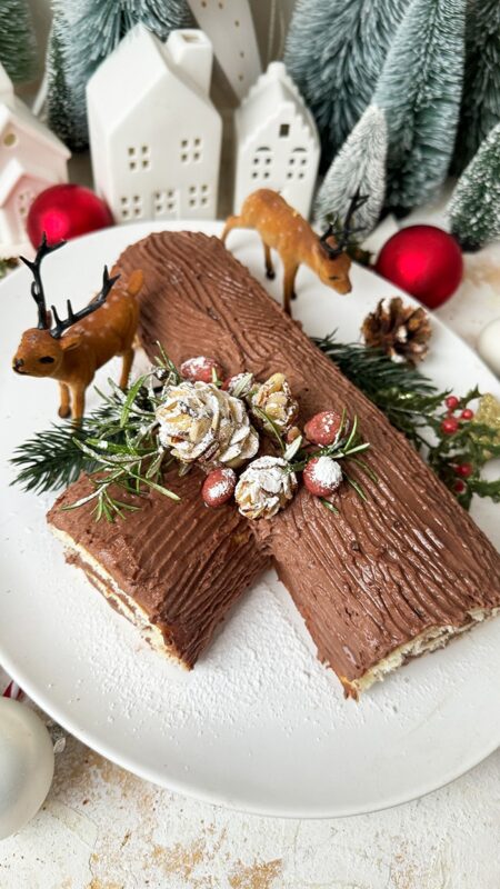IMG Buche de Noel mit zarter Schokoladen Buttercreme Rezept 06