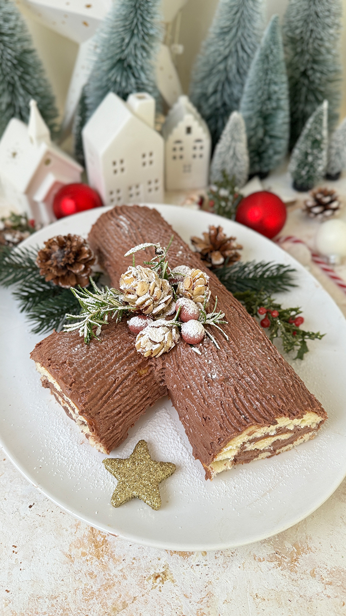 Bûche de Noël mit zarter Schokoladen Buttercreme 