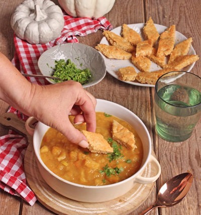 IMG Butternut Kuerbiseintopf mit Kaeseecken Titelbild
