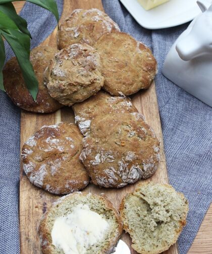 Bärlauch Brötchen mit Roggen