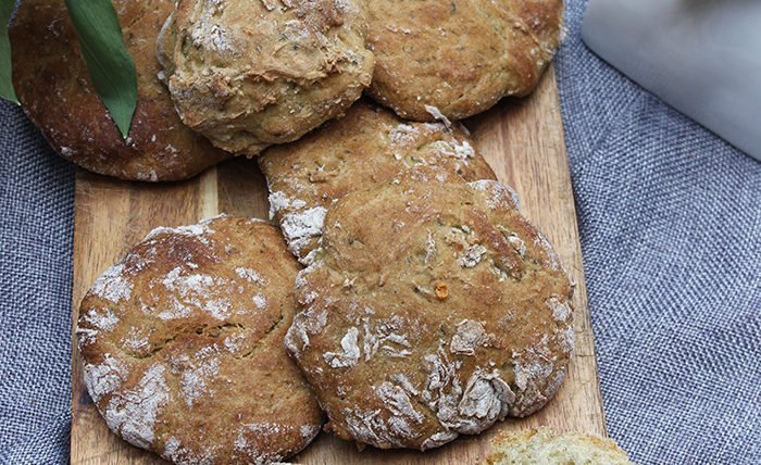 Bärlauch Brötchen mit Roggen