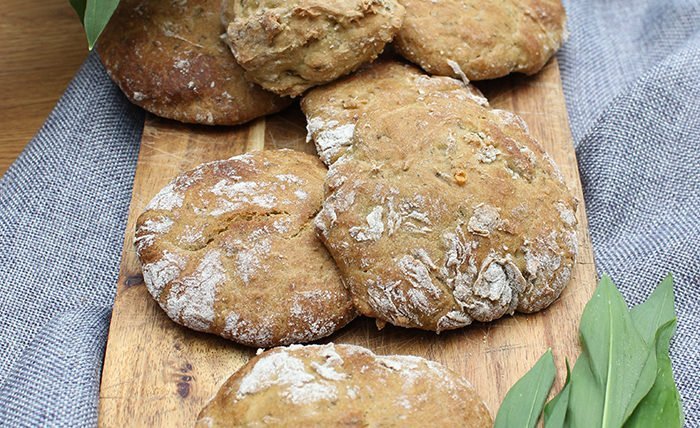 IMG Bärlauch Brötchen mit Roggen 4