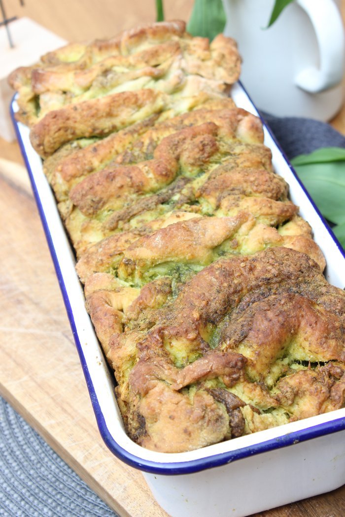 5 Schritte zum perfekten Bärlauch-Faltenbrot: Einfaches Rezept für frischen Genuss!
