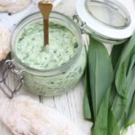 IMG Bärlauch Quark Dip und Dinkelbaguettes 3
