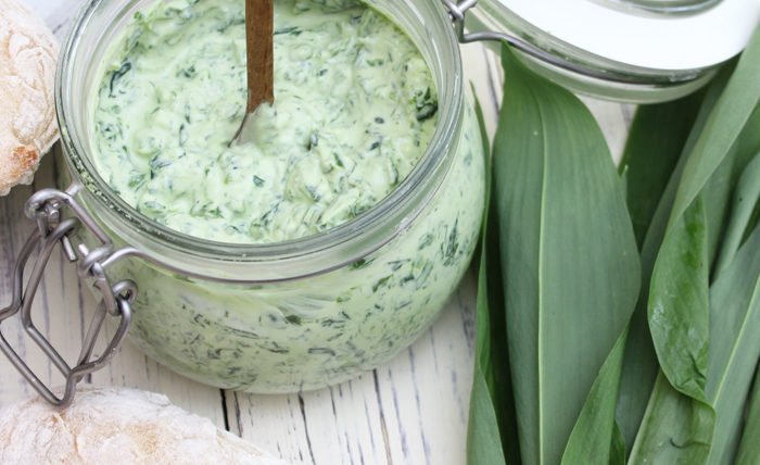 IMG Bärlauch Quark Dip und Dinkelbaguettes 3