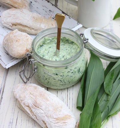 IMG Bärlauch Quark Dip und Dinkelbaguettes TL