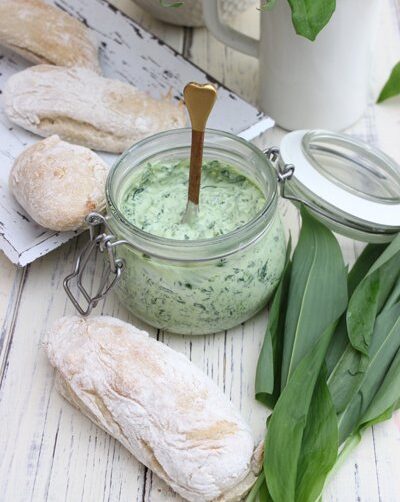 Sagenhaft lecker Bärlauch-Quark-Dip und Dinkelbaguette: 5 Gründe, warum du es lieben wirst! 1 IMG Bärlauch Quark Dip und Dinkelbaguettes TL