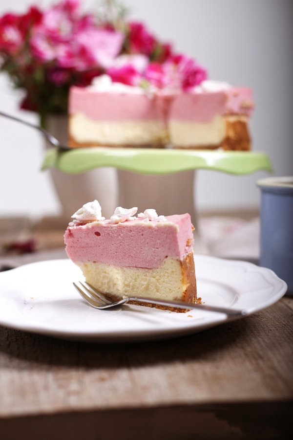 Cremiger und himmlischer cheesecake mit himbeersahne