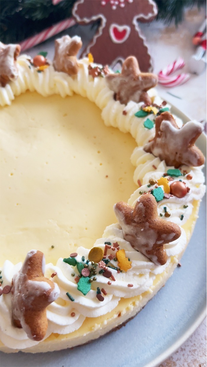 Cheesecake mit Zimtsternenboden und Orange 