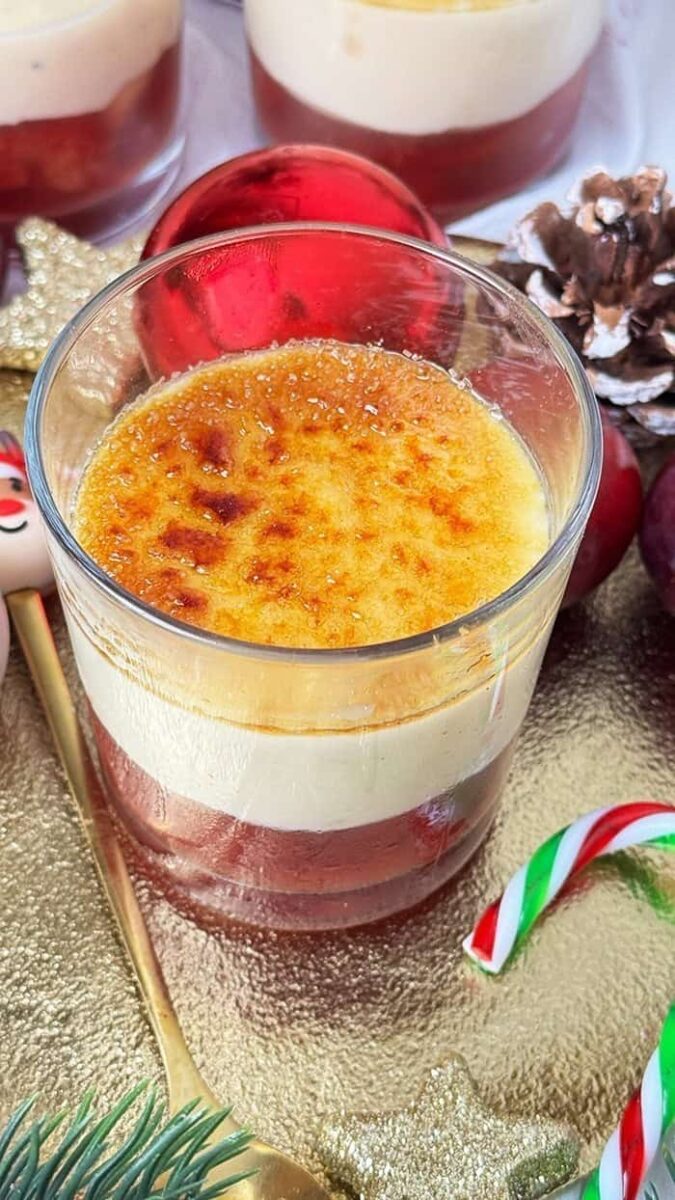 Grossartiges Créme Bruleé mit Pflaumen Dessert im Glas 1 Creme Brulee mit Pflaumen Dessert im Glas