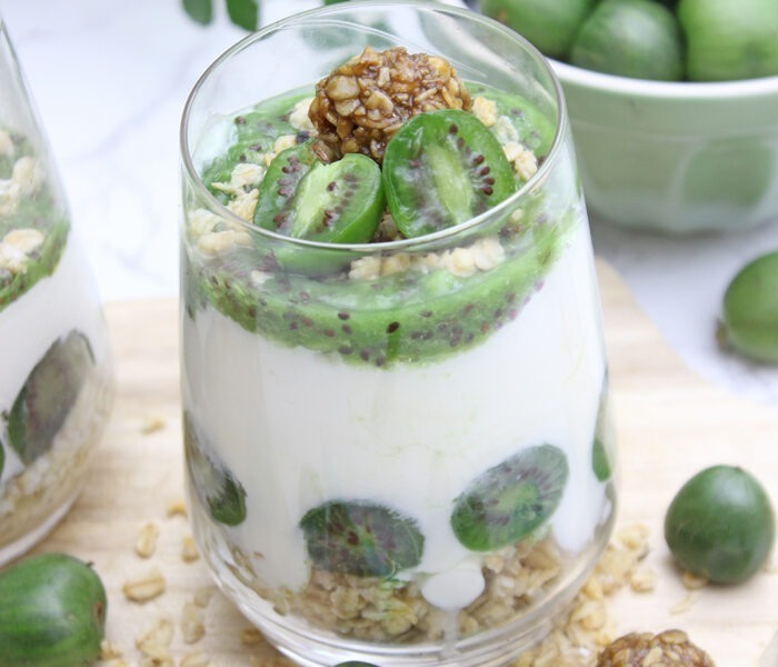 Mega lecleres mini kiwi, kokosjoghurt, grenola - dessert im glas 2 Dessert im glas mit kiwi, kokosjoghurt, grenola - schnell gemacht