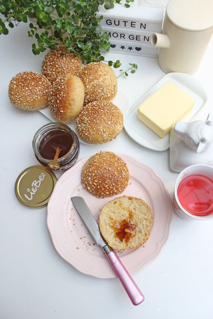 Dinkel-Körner-Haferflocken Brötchen mit LieBee-Honig 10