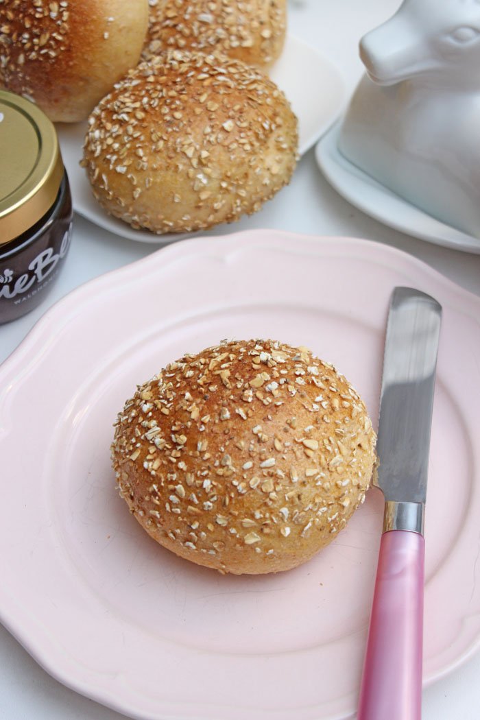 Dinkel-Körner-Haferflocken Brötchen mit LieBee Honig