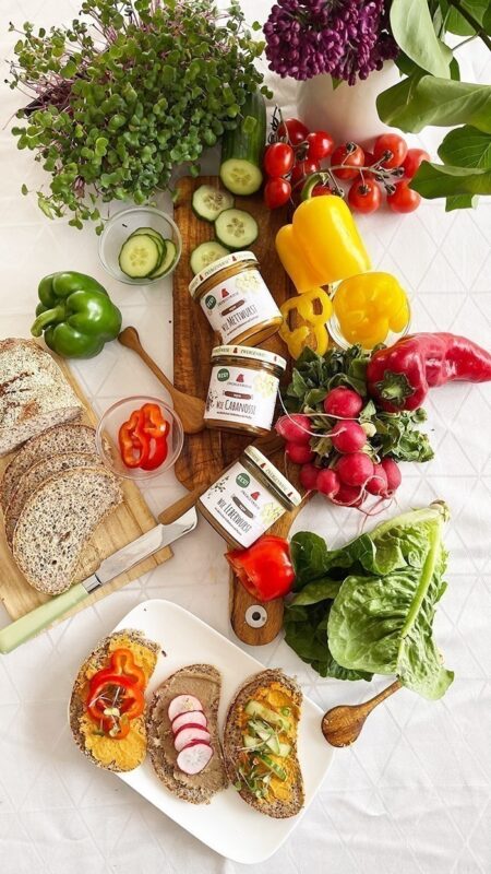 IMG Dinkel Leinsamen Brot und vegane Wurst Aufstriche von Zwergenwiese 07
