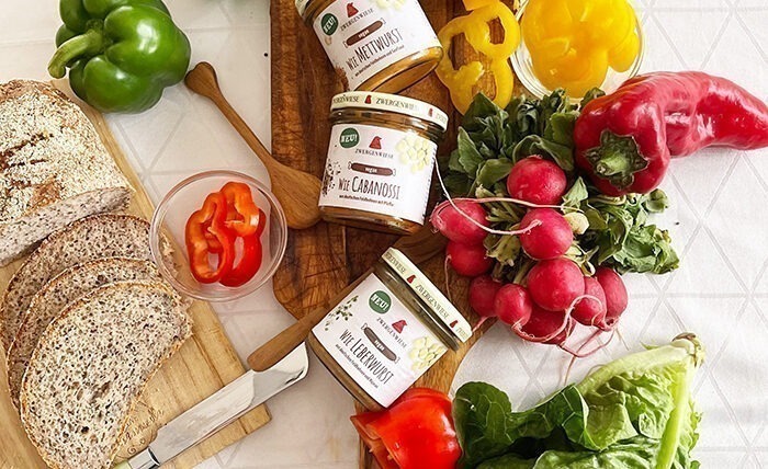 IMG Dinkel Leinsamen Brot und vegane Wurst Aufstriche von Zwergenwiese 07