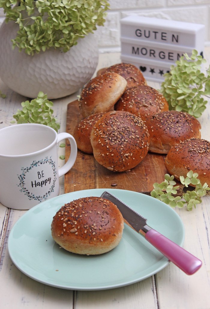Dinkelbrötchen mit joghurt und mohn-sesam | schnell & einfach