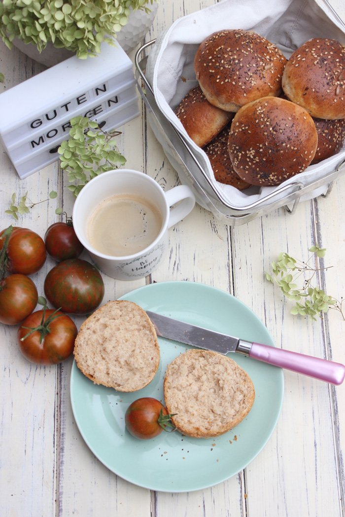 Dinkelbrötchen mit joghurt und mohn-sesam | schnell & einfach